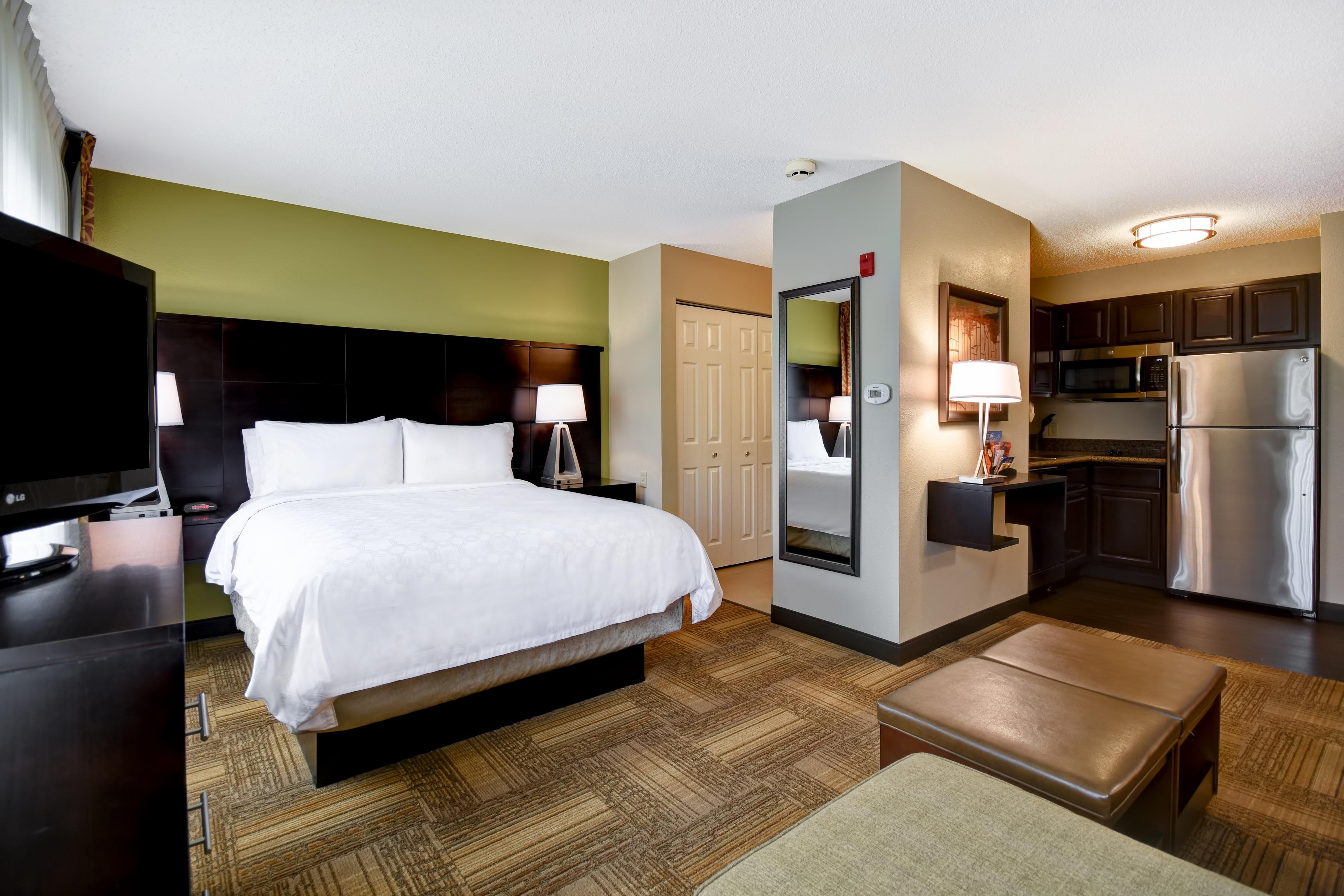 Staybridge Suites Grand Rapids-Kentwood By Ihg Cascade Exterior photo