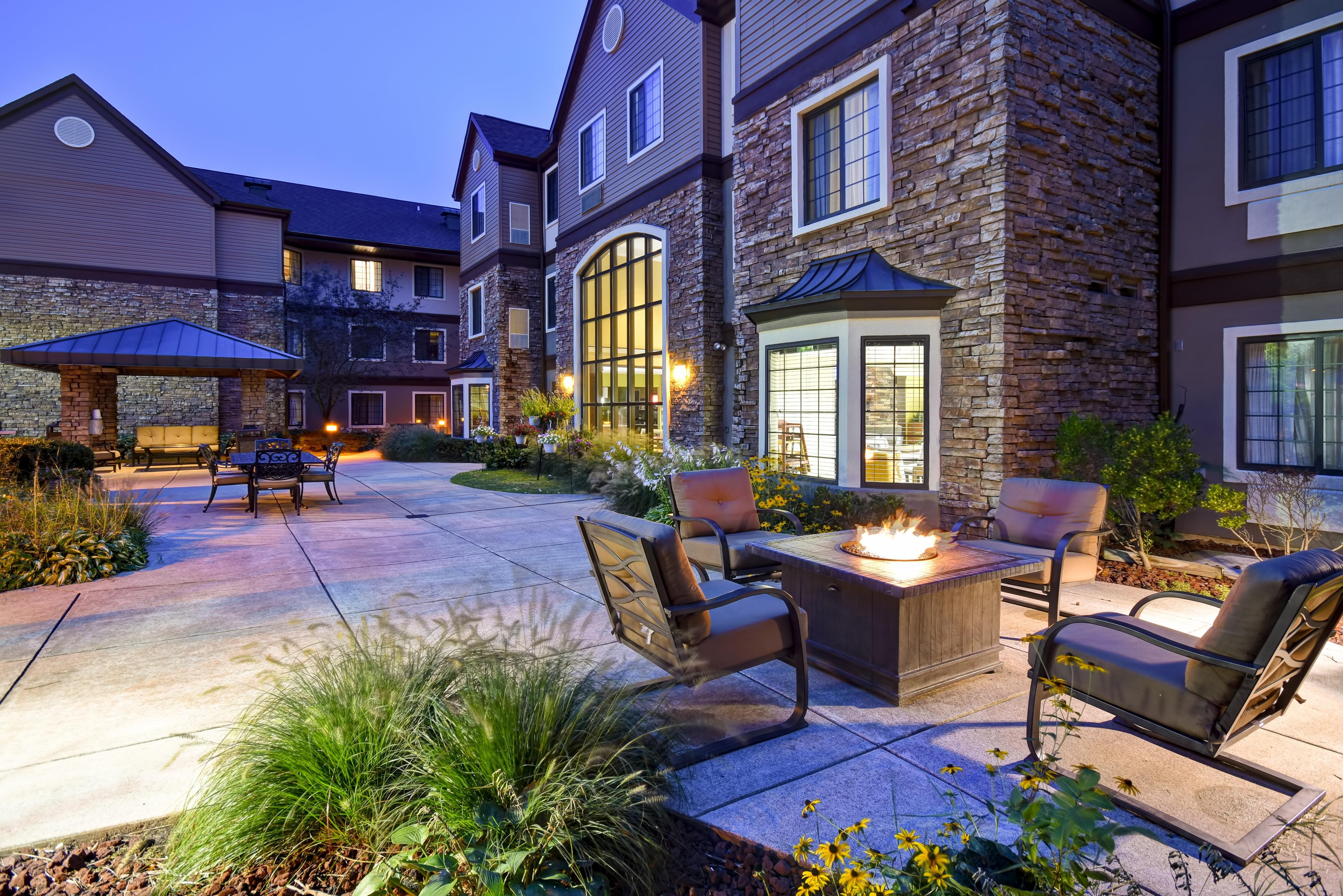 Staybridge Suites Grand Rapids-Kentwood By Ihg Cascade Exterior photo