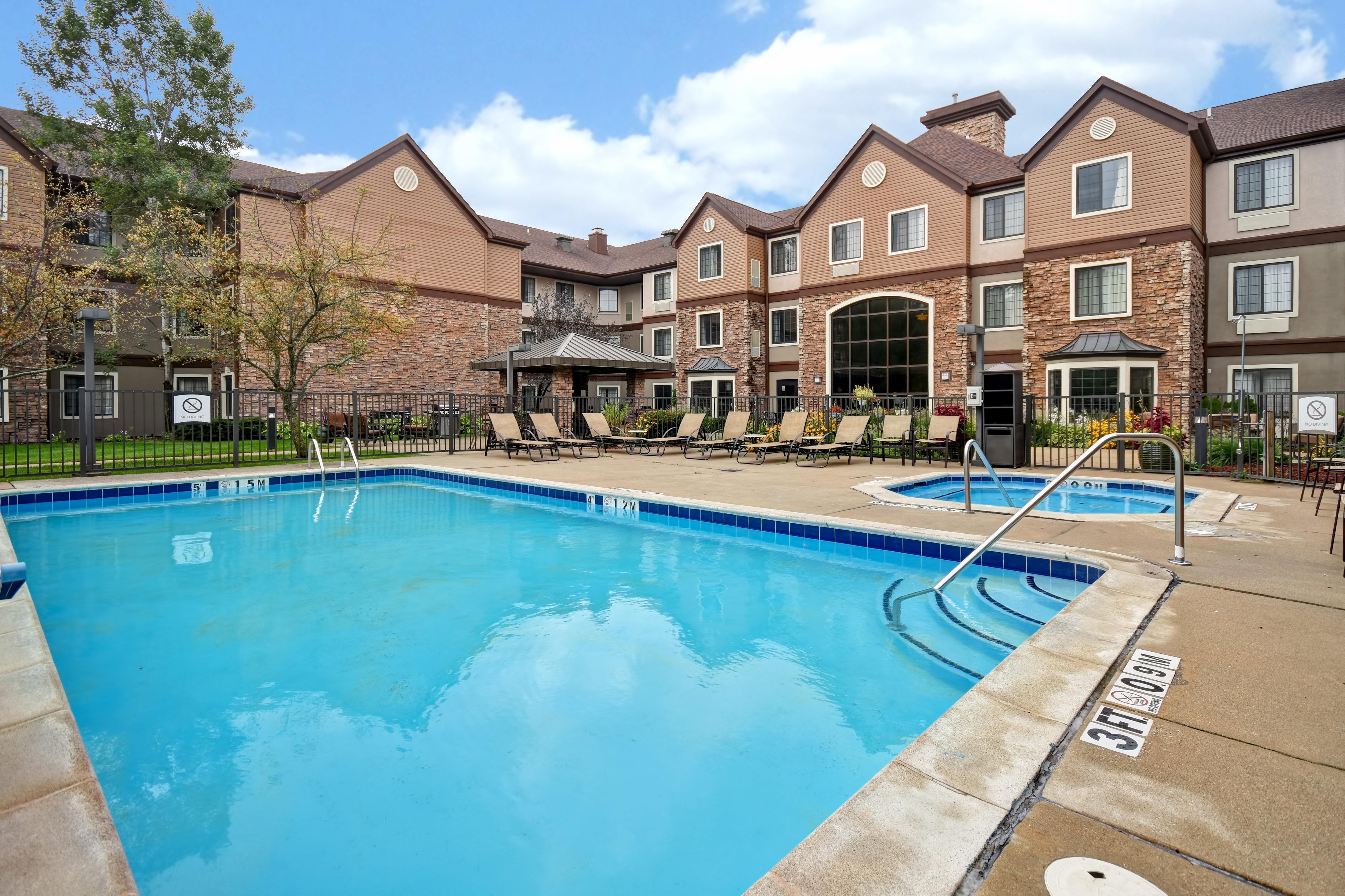 Staybridge Suites Grand Rapids-Kentwood By Ihg Cascade Exterior photo