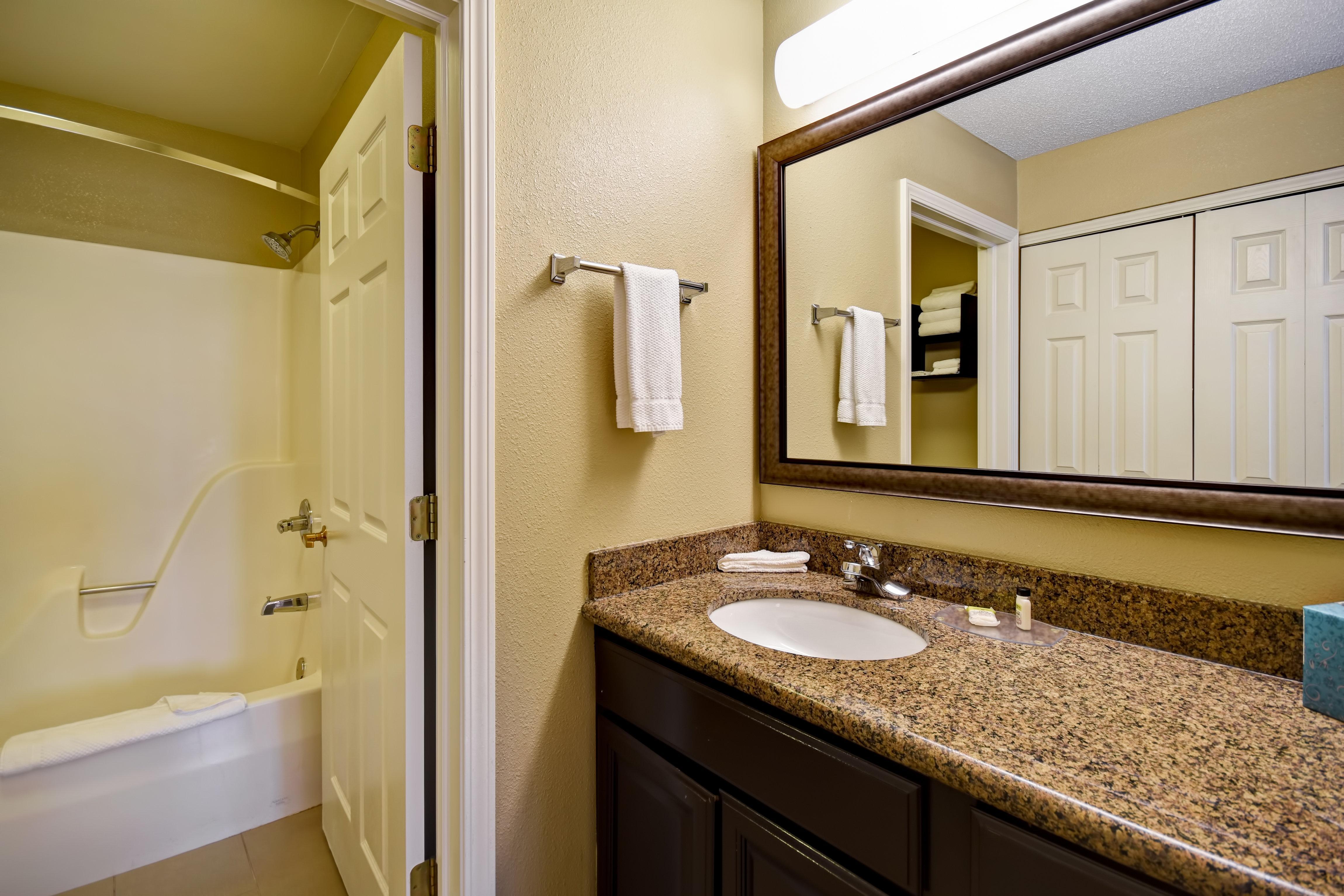 Staybridge Suites Grand Rapids-Kentwood By Ihg Cascade Exterior photo