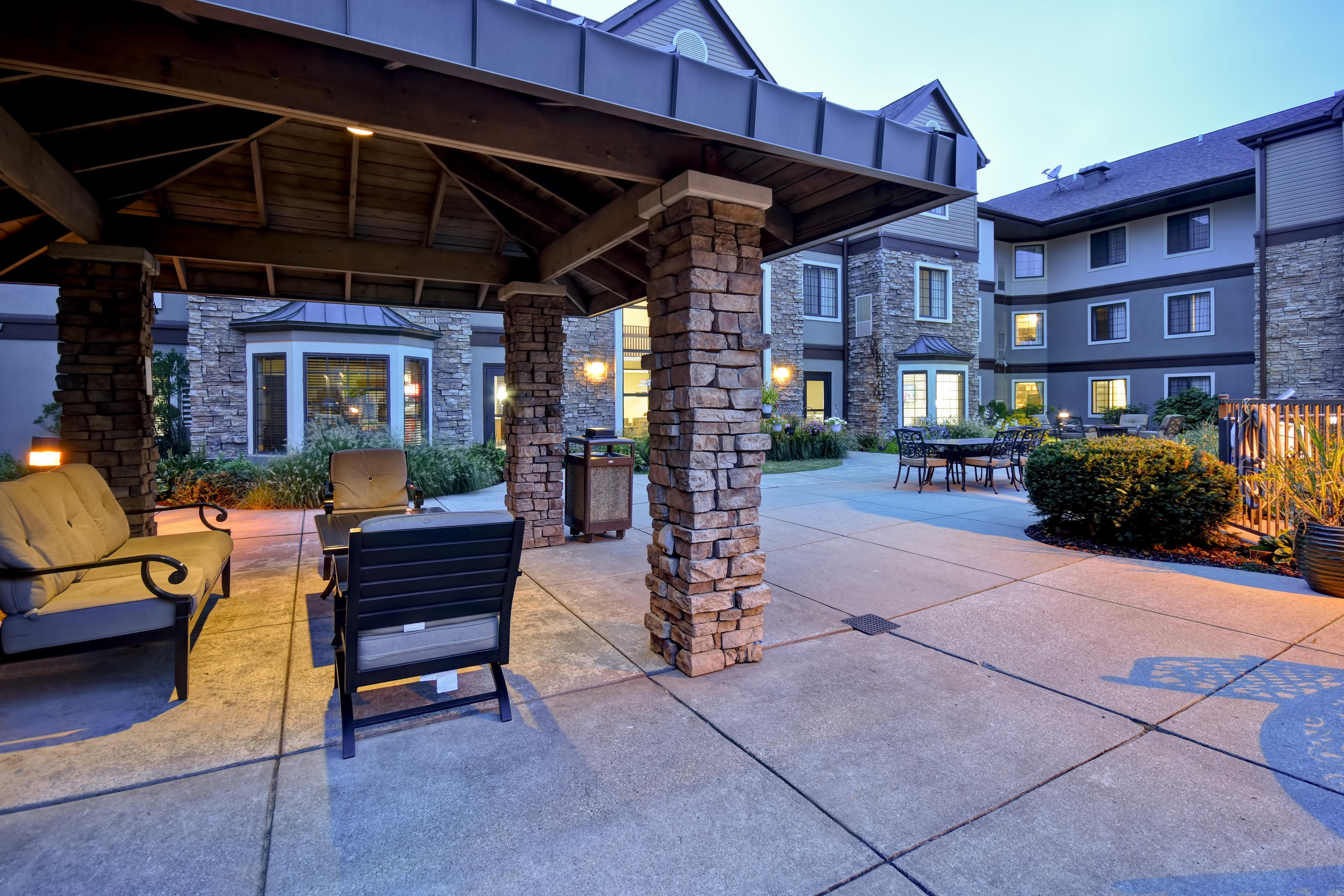 Staybridge Suites Grand Rapids-Kentwood By Ihg Cascade Exterior photo